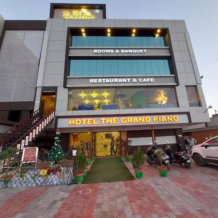 Hotel The Grand Piano - Best Business Hotel In Patan Exterior foto