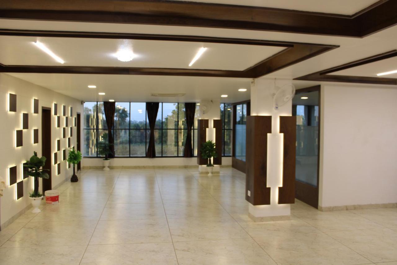 Hotel The Grand Piano - Best Business Hotel In Patan Exterior foto