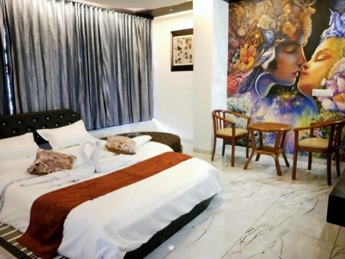 Hotel The Grand Piano - Best Business Hotel In Patan Exterior foto