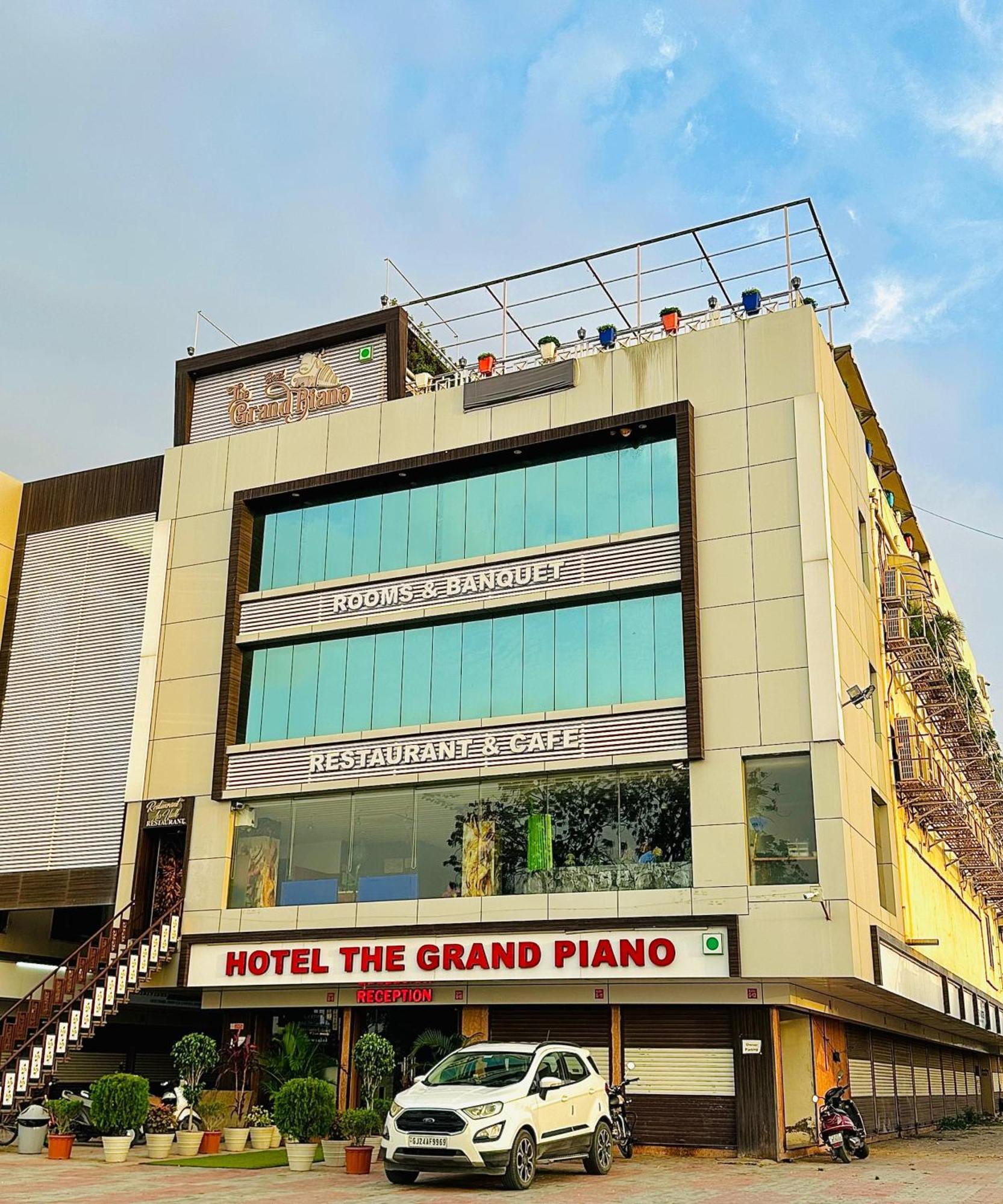 Hotel The Grand Piano - Best Business Hotel In Patan Exterior foto